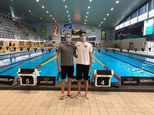 Nadador Revelacao Romeno Cortou O Cabelo Mas Nao Perdeu A Forca Best Swimming